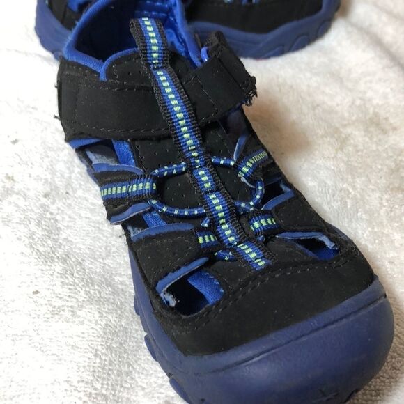 OshKosh Bgosh No tie Water shoes - Picture 3 of 16